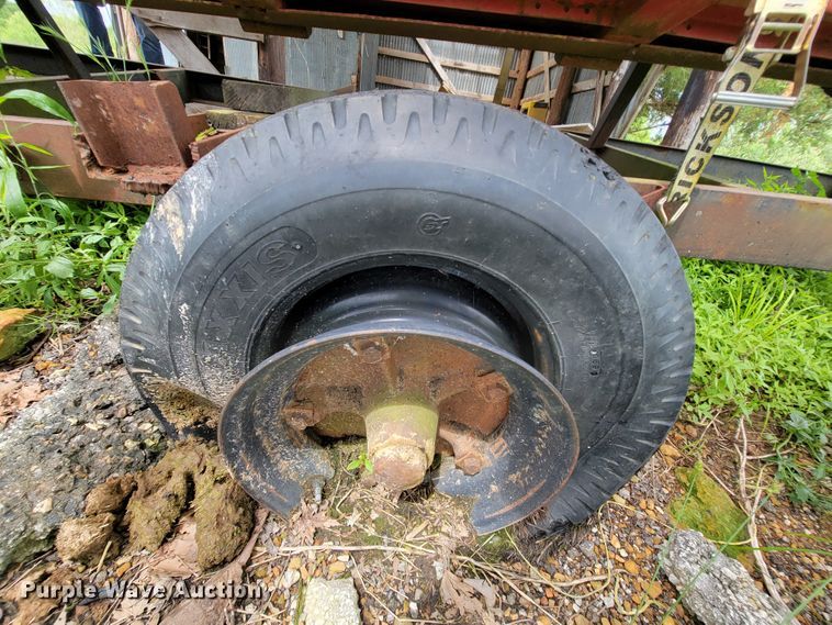 image for item IF9818 Massey Ferguson 550  combine