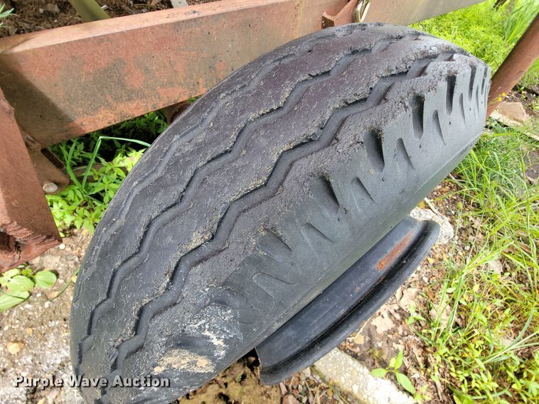 image for item IF9818 Massey Ferguson 550  combine