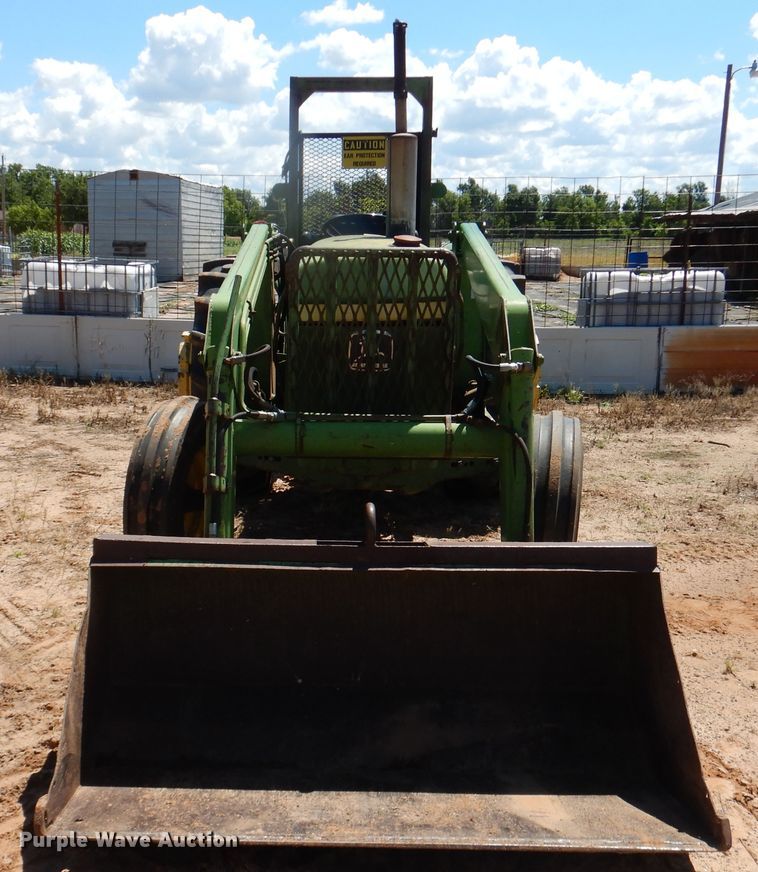 image for item IJ9378 John Deere 2040  tractor