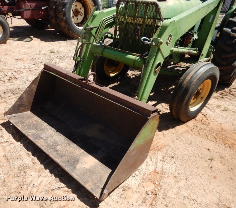 image for item IJ9378 John Deere 2040  tractor