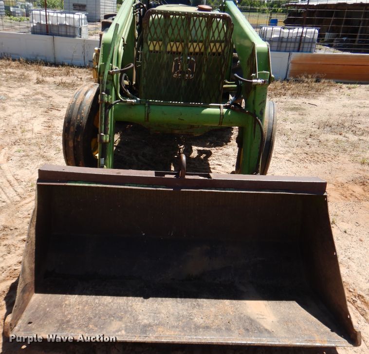 image for item IJ9378 John Deere 2040  tractor