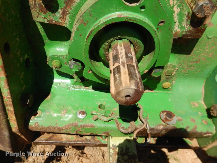 image for item IJ9378 John Deere 2040  tractor