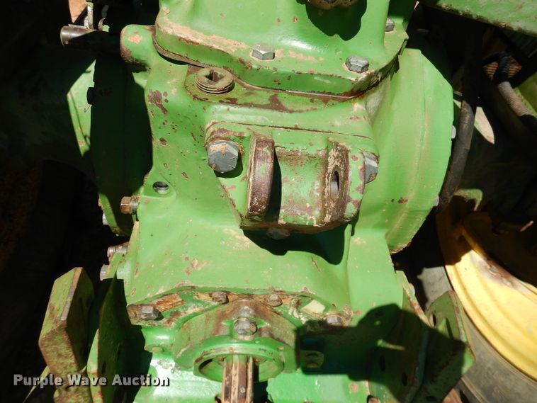 image for item IJ9378 John Deere 2040  tractor