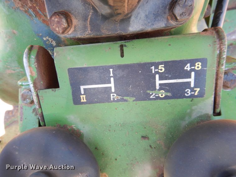 image for item IJ9378 John Deere 2040  tractor