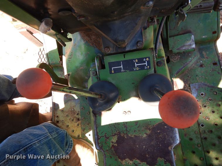 image for item IJ9378 John Deere 2040  tractor