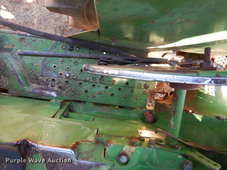 image for item IJ9378 John Deere 2040  tractor