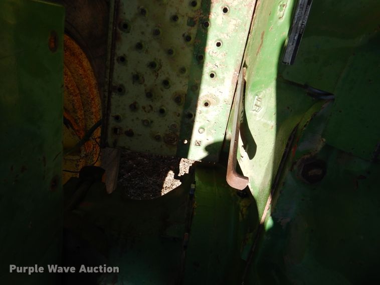 image for item IJ9378 John Deere 2040  tractor