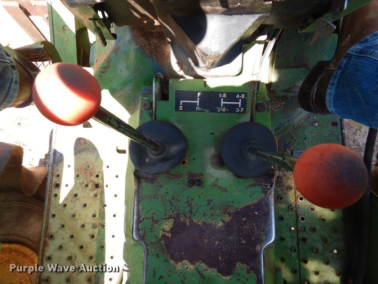 image for item IJ9378 John Deere 2040  tractor