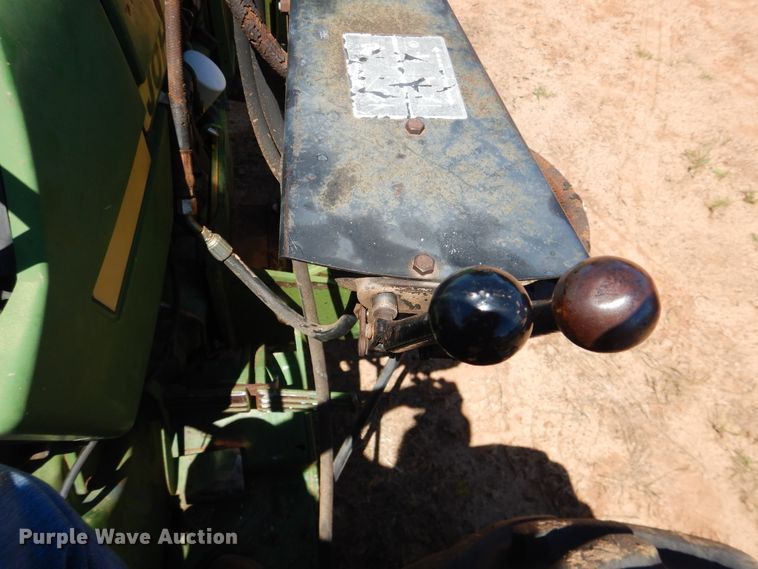 image for item IJ9378 John Deere 2040  tractor