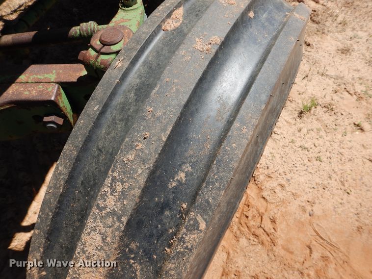 image for item IJ9378 John Deere 2040  tractor