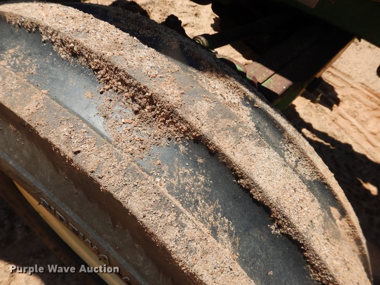 image for item IJ9378 John Deere 2040  tractor