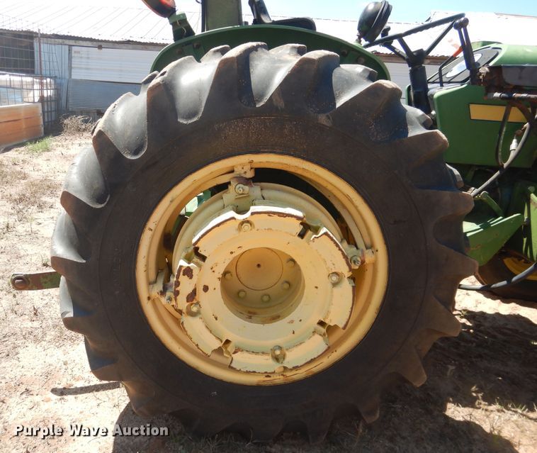image for item IJ9378 John Deere 2040  tractor