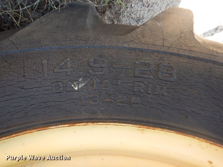 image for item IJ9378 John Deere 2040  tractor