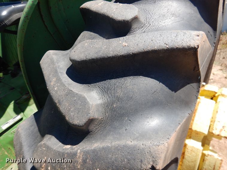 image for item IJ9378 John Deere 2040  tractor