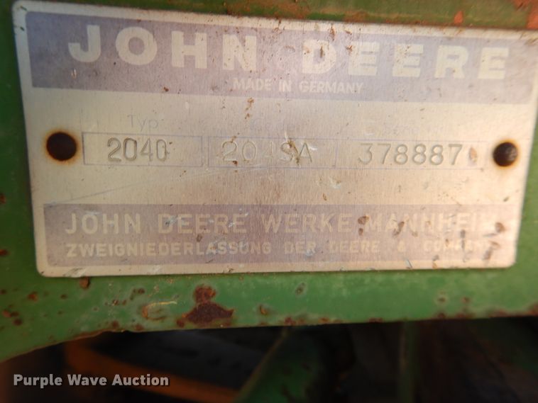 image for item IJ9378 John Deere 2040  tractor