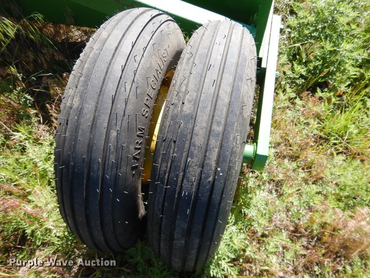 image for item IJ9391 John Deere  land leveler