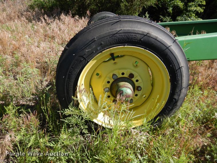 image for item IJ9391 John Deere  land leveler