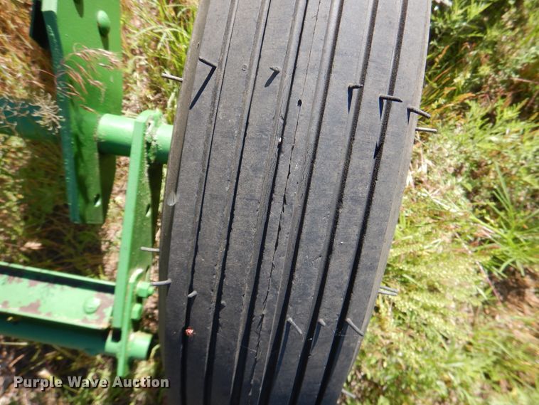 image for item IJ9391 John Deere  land leveler