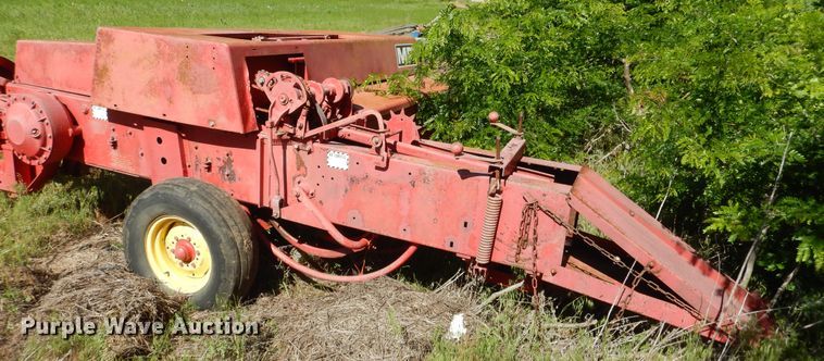image for item IJ9392 Massey Ferguson 124  small square baler