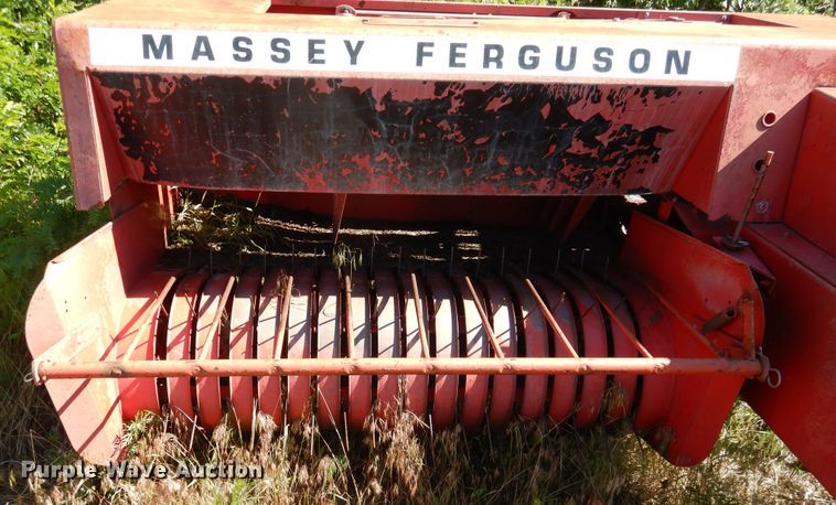 image for item IJ9392 Massey Ferguson 124  small square baler