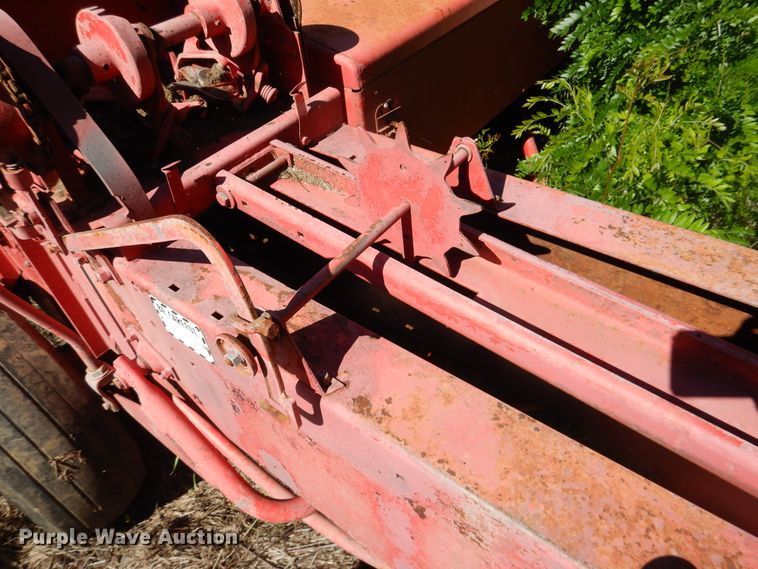 image for item IJ9392 Massey Ferguson 124  small square baler