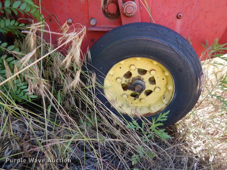 image for item IJ9392 Massey Ferguson 124  small square baler