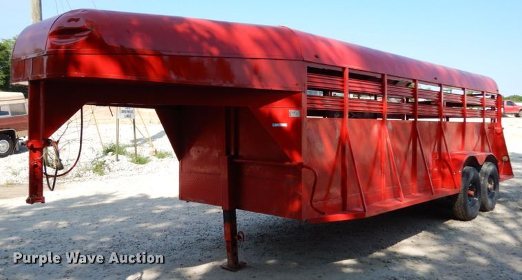 image for item IL9479 1992 Maxwell  livestock trailer
