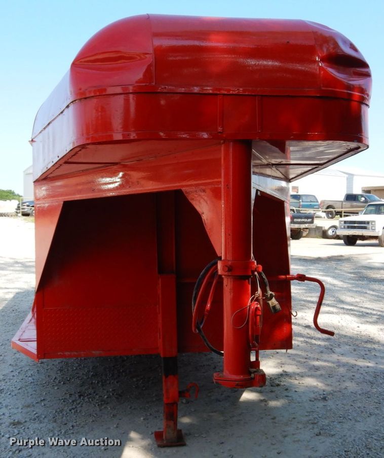 image for item IL9479 1992 Maxwell  livestock trailer