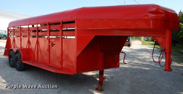 image for item IL9479 1992 Maxwell  livestock trailer