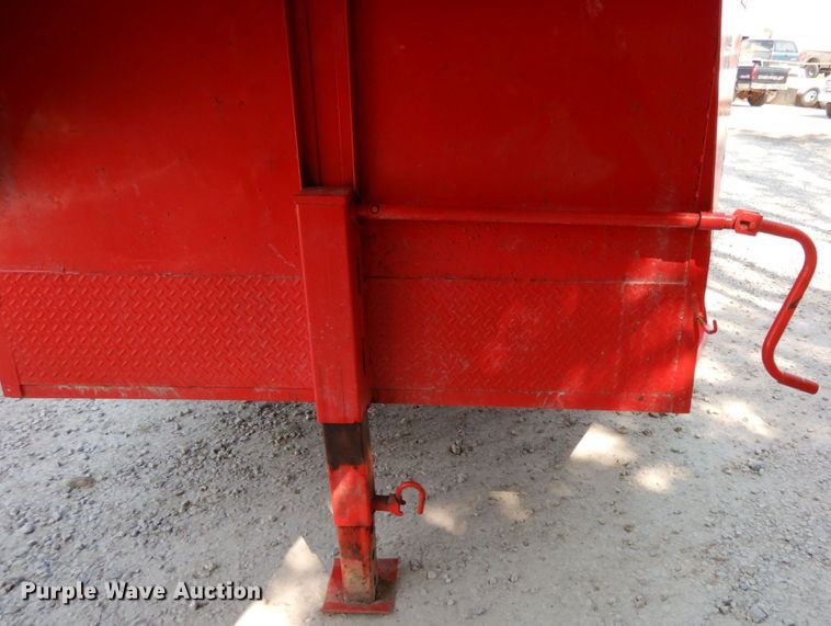 image for item IL9479 1992 Maxwell  livestock trailer