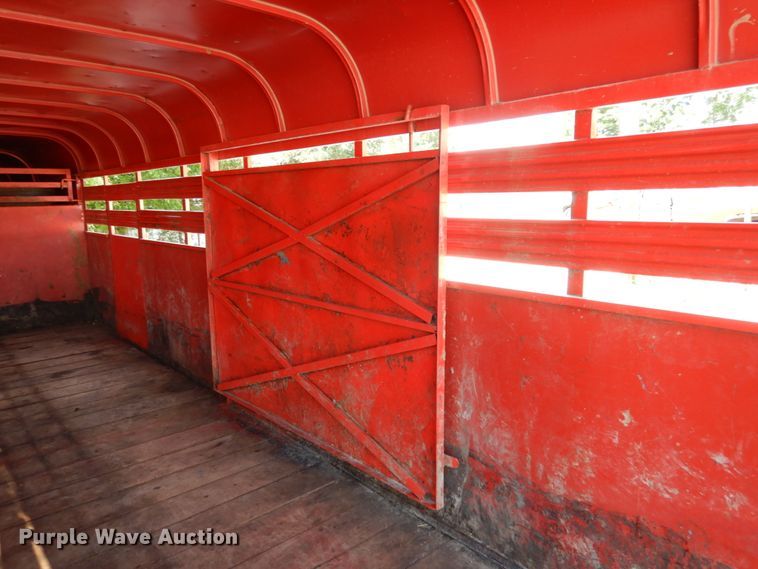 image for item IL9479 1992 Maxwell  livestock trailer