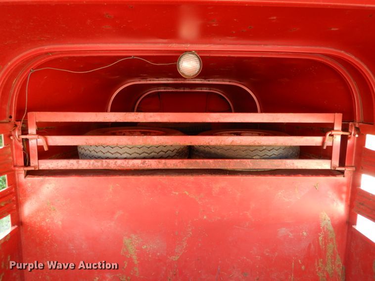 image for item IL9479 1992 Maxwell  livestock trailer