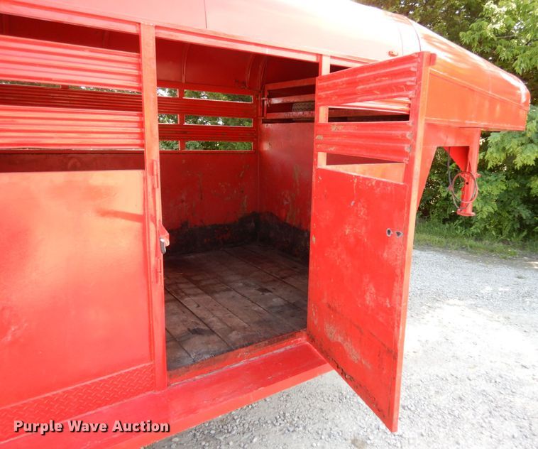 image for item IL9479 1992 Maxwell  livestock trailer