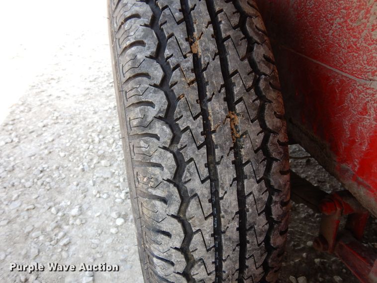 image for item IL9479 1992 Maxwell  livestock trailer