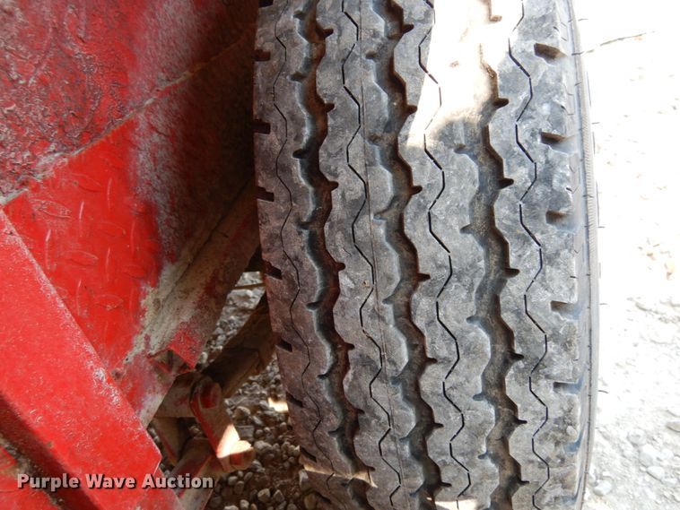 image for item IL9479 1992 Maxwell  livestock trailer