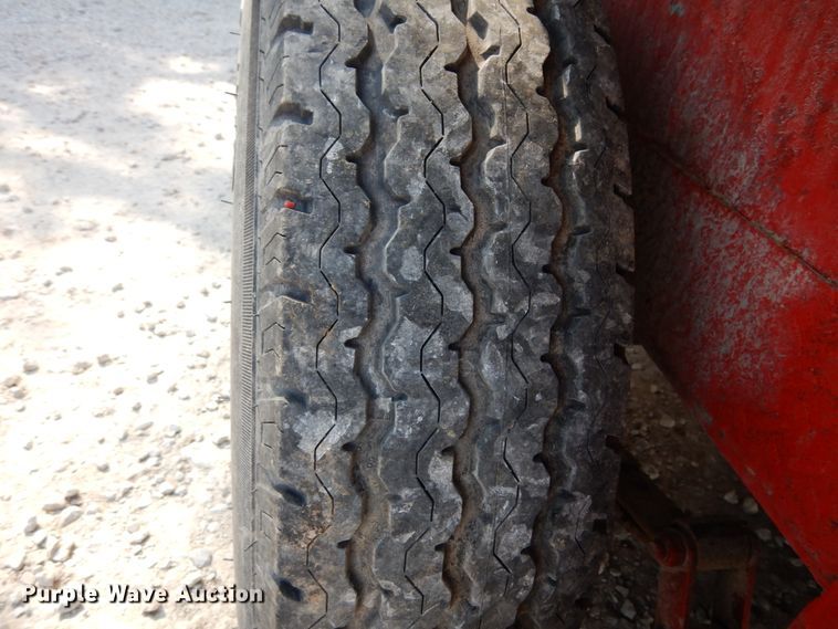 image for item IL9479 1992 Maxwell  livestock trailer