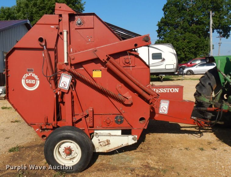 image for item IL9802 1982 Hesston 5510  round baler