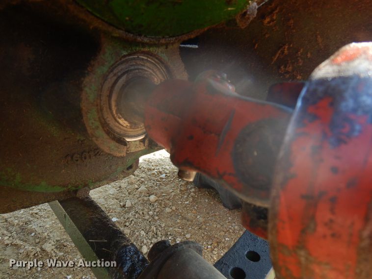 image for item IL9802 1982 Hesston 5510  round baler