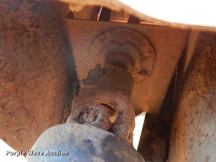 image for item IL9802 1982 Hesston 5510  round baler