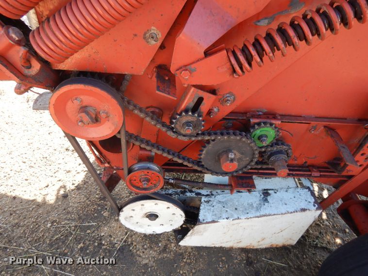 image for item IL9802 1982 Hesston 5510  round baler
