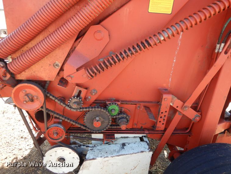 image for item IL9802 1982 Hesston 5510  round baler