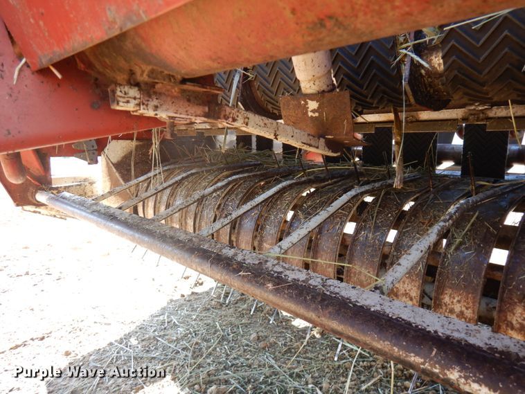 image for item IL9802 1982 Hesston 5510  round baler