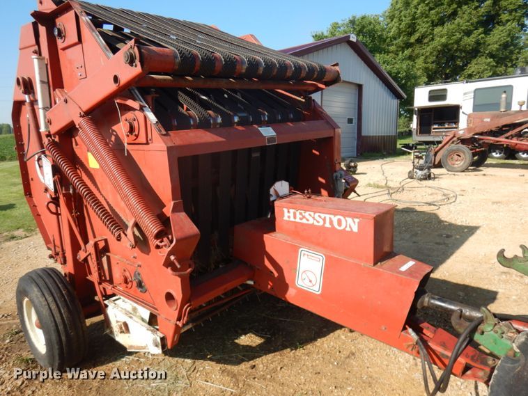 image for item IL9802 1982 Hesston 5510  round baler
