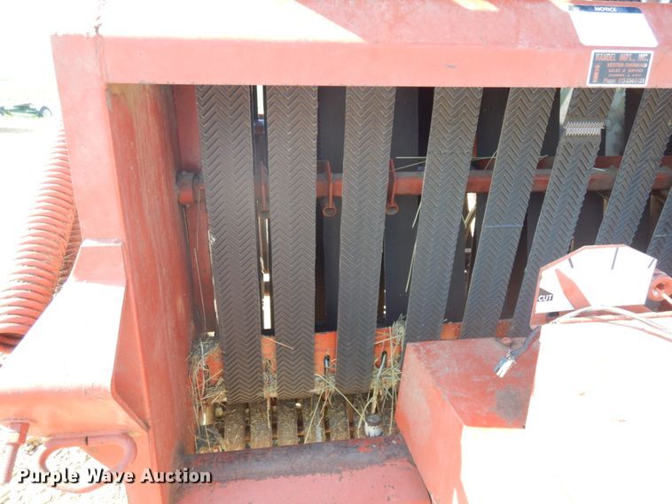 image for item IL9802 1982 Hesston 5510  round baler