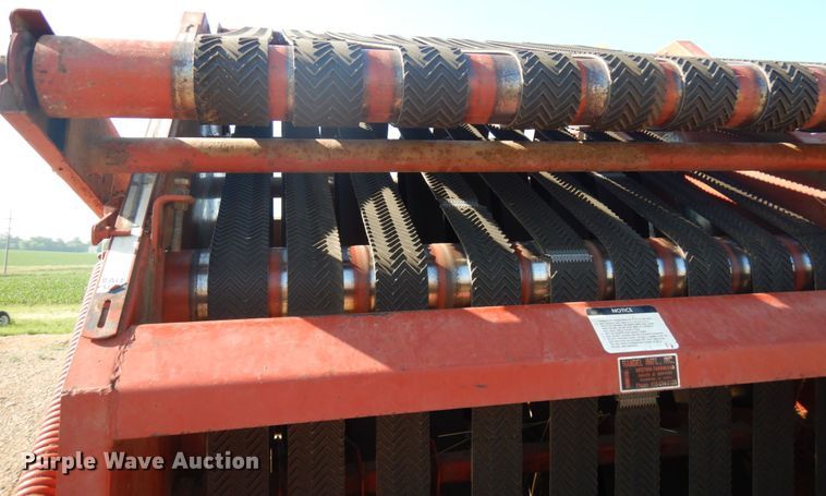 image for item IL9802 1982 Hesston 5510  round baler