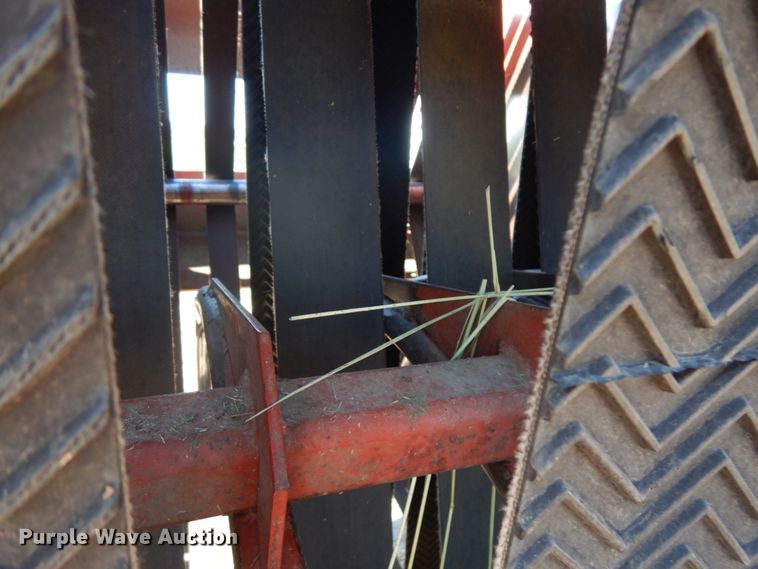 image for item IL9802 1982 Hesston 5510  round baler