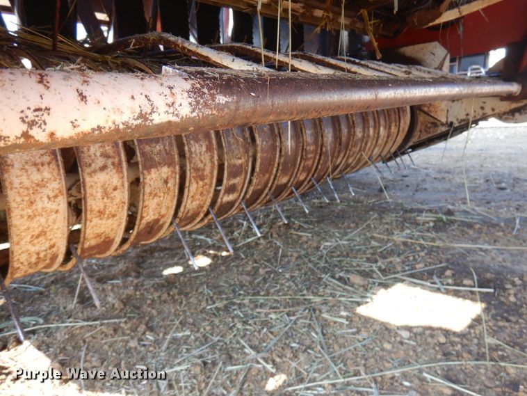 image for item IL9802 1982 Hesston 5510  round baler