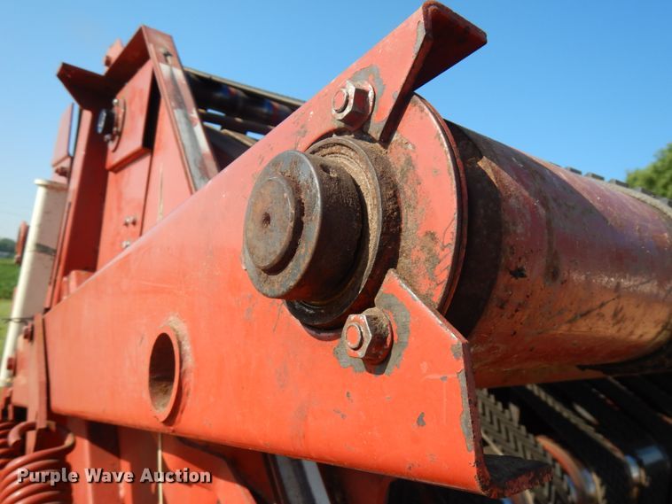 image for item IL9802 1982 Hesston 5510  round baler