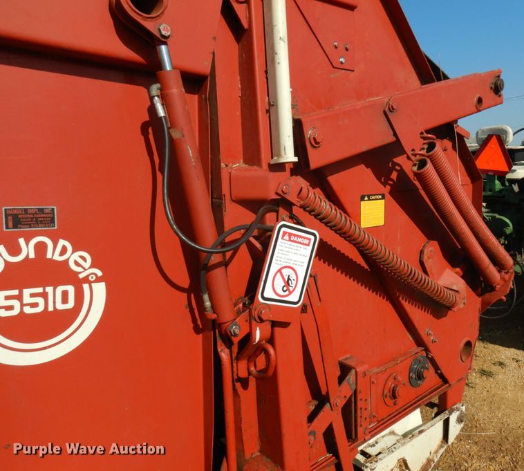 image for item IL9802 1982 Hesston 5510  round baler