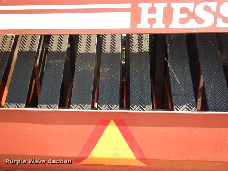 image for item IL9802 1982 Hesston 5510  round baler